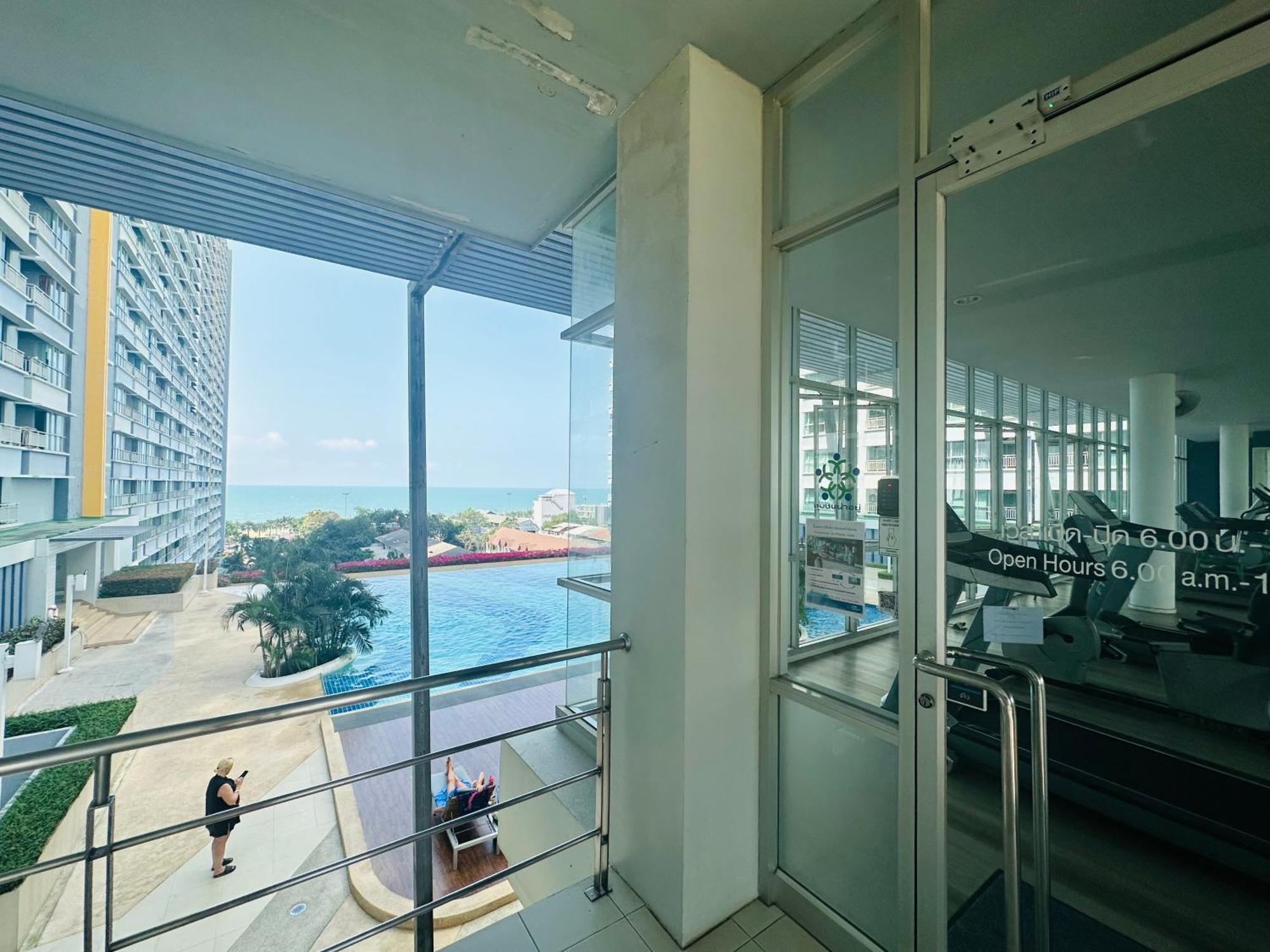 Seaview Beach Room Lumpini-Pool And Gym Face To Ocean Джомтьен Экстерьер фото