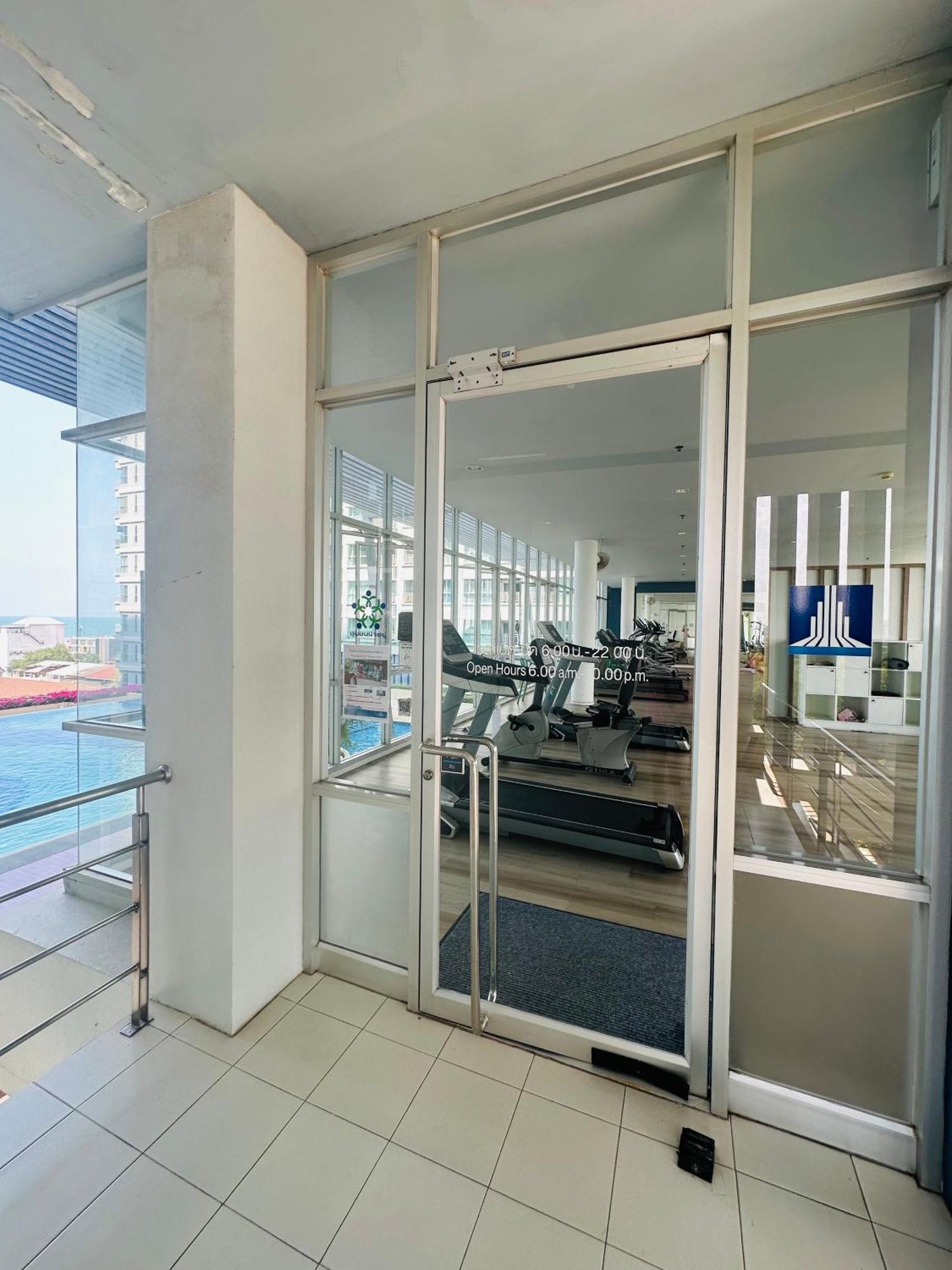 Seaview Beach Room Lumpini-Pool And Gym Face To Ocean Джомтьен Экстерьер фото