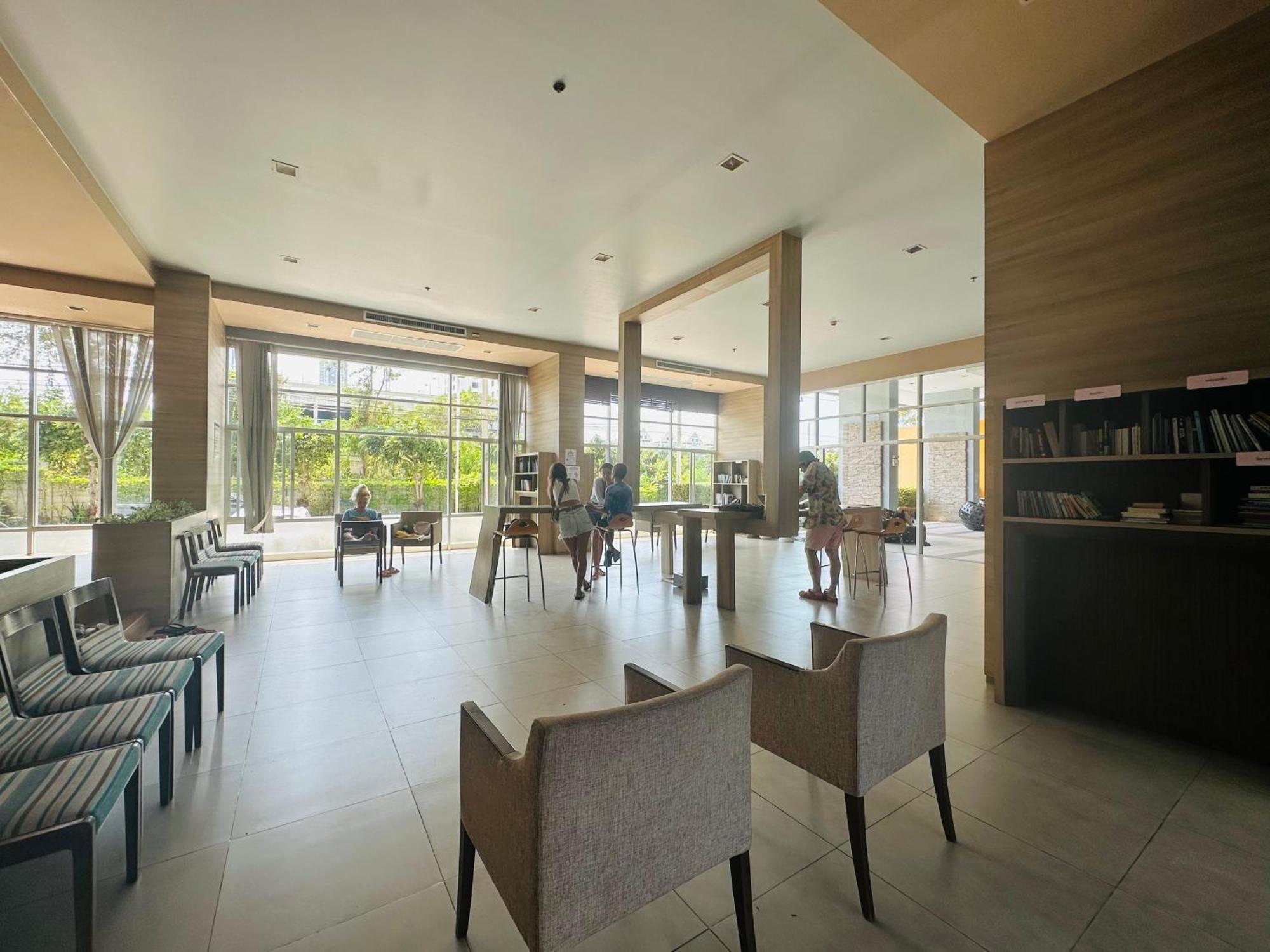 Seaview Beach Room Lumpini-Pool And Gym Face To Ocean Джомтьен Экстерьер фото