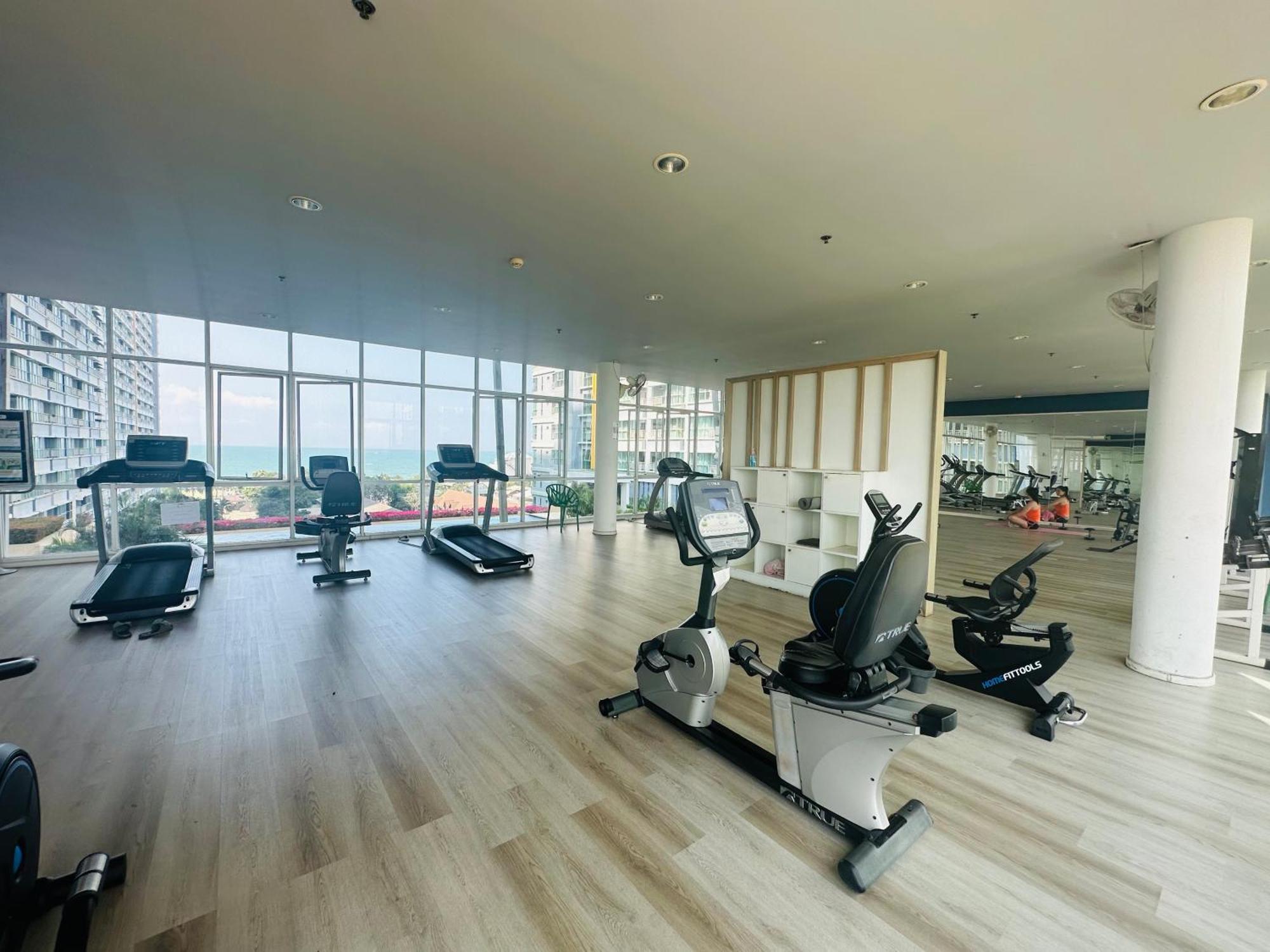 Seaview Beach Room Lumpini-Pool And Gym Face To Ocean Джомтьен Экстерьер фото