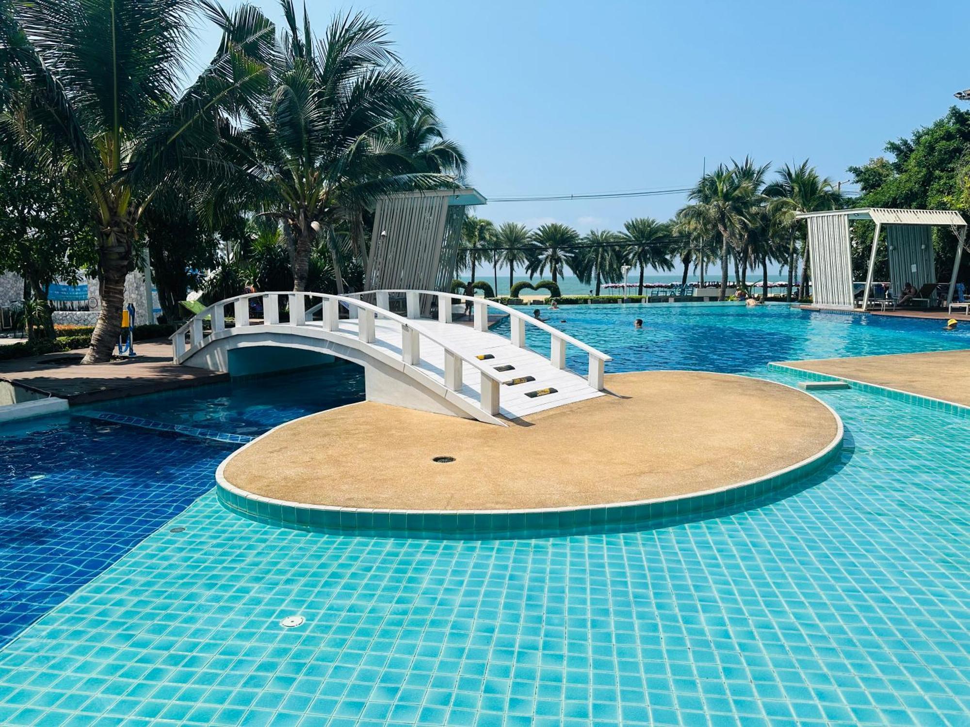 Seaview Beach Room Lumpini-Pool And Gym Face To Ocean Джомтьен Экстерьер фото