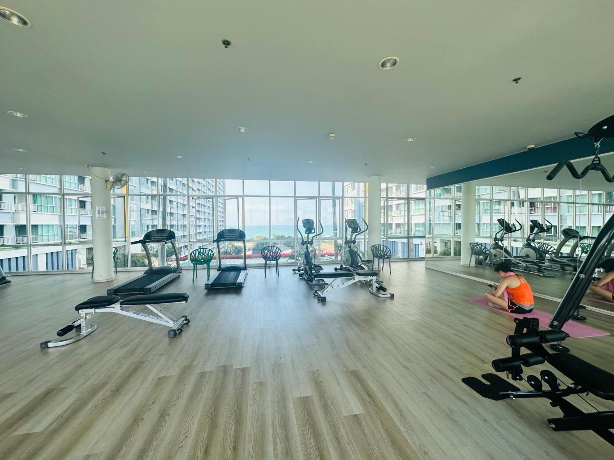 Seaview Beach Room Lumpini-Pool And Gym Face To Ocean Джомтьен Экстерьер фото
