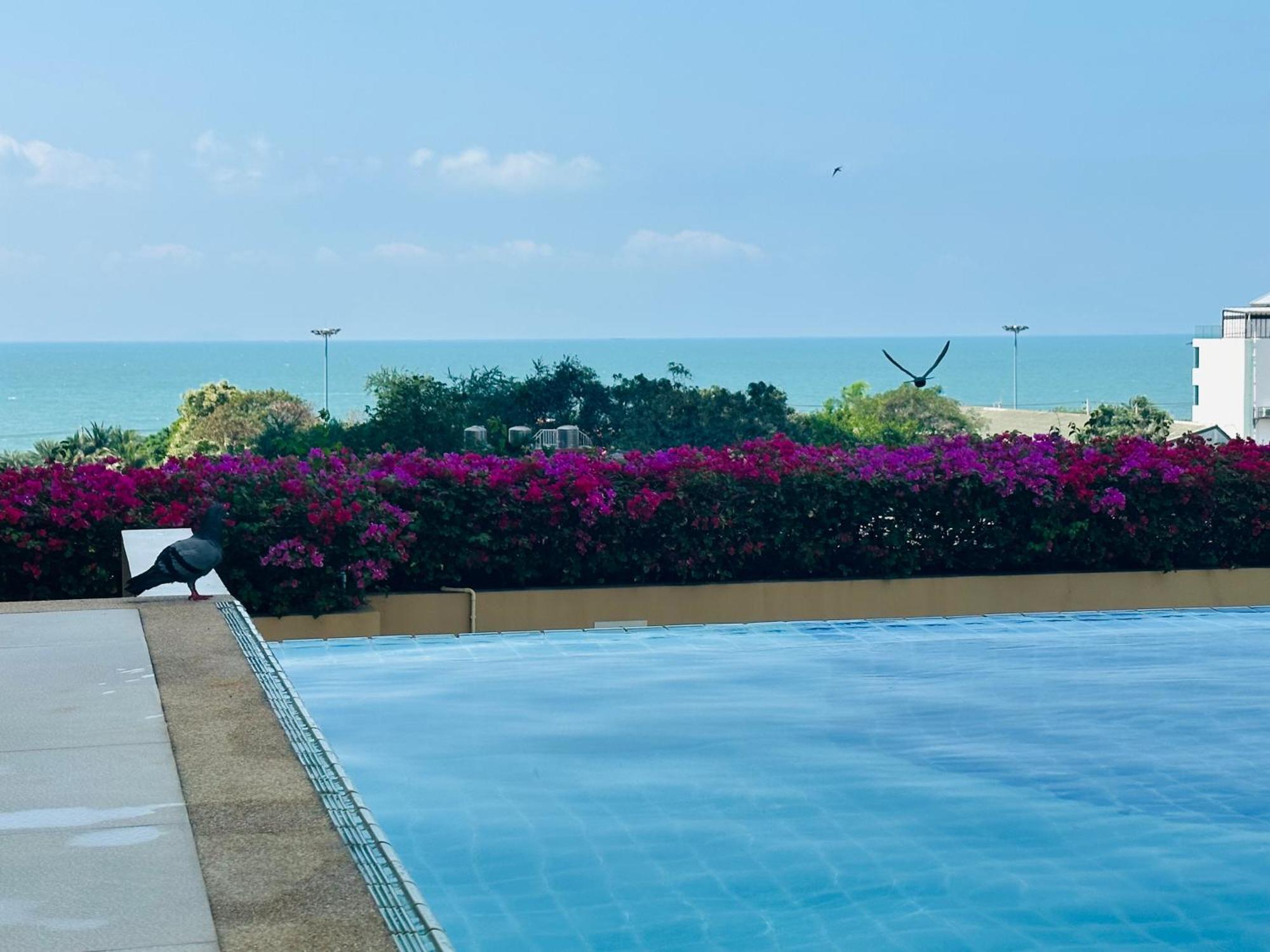 Seaview Beach Room Lumpini-Pool And Gym Face To Ocean Джомтьен Экстерьер фото