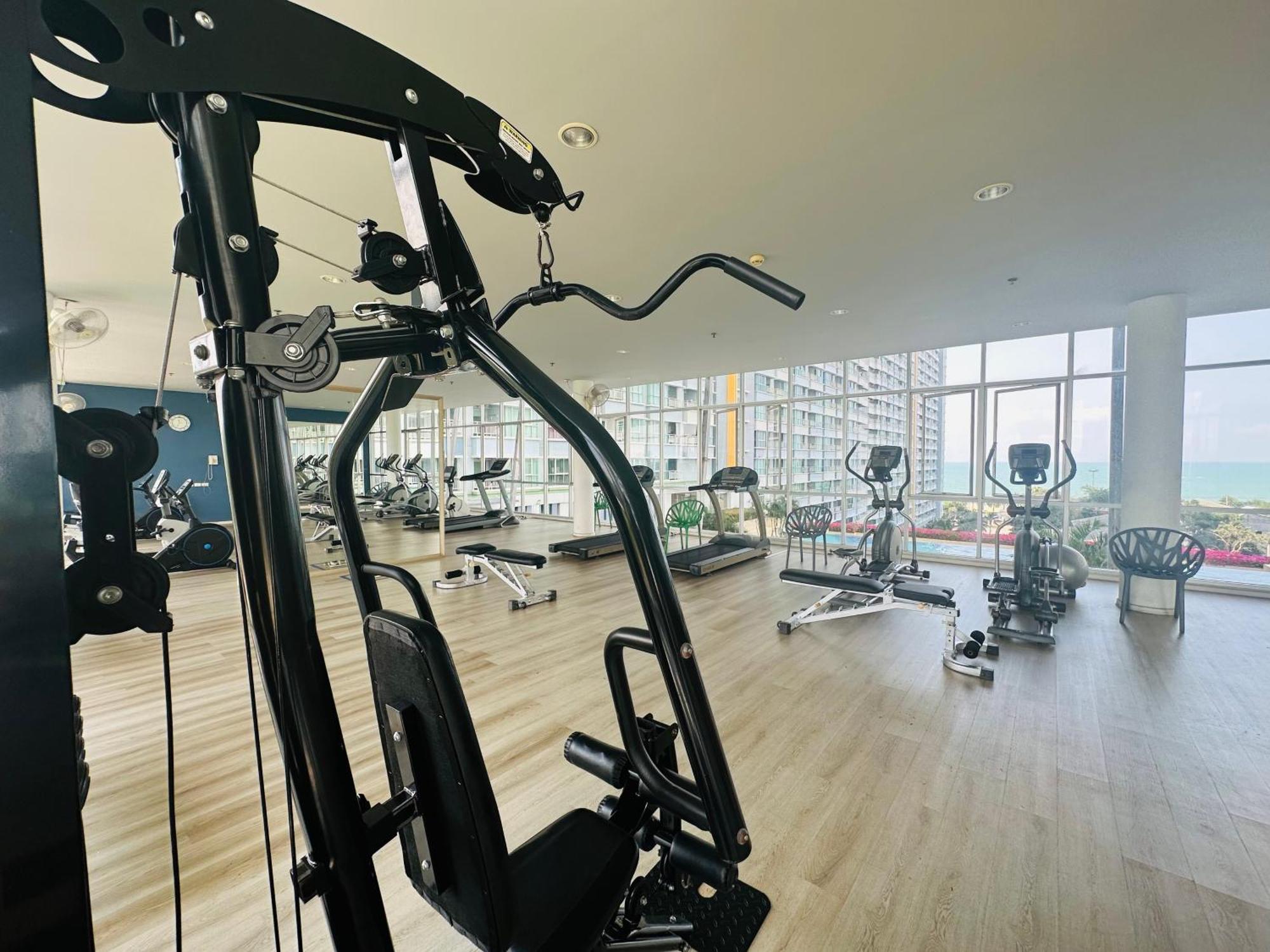 Seaview Beach Room Lumpini-Pool And Gym Face To Ocean Джомтьен Экстерьер фото